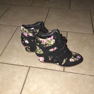 Aeropostale sneaker wedges , size 6